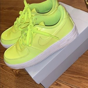 Nike Neon Sneaker